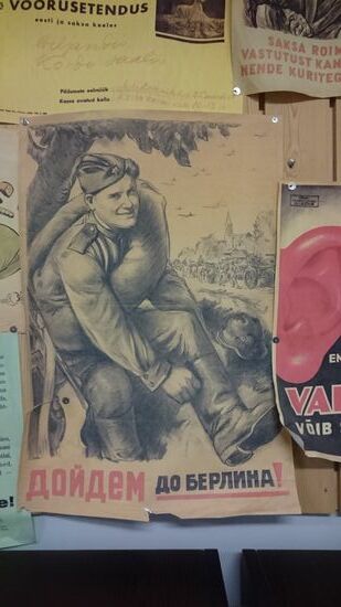 Wir gehen bis Berlin  - Dieses Plakat aus dem zweiten Weltkrieg habe ich auch schon im Jelzin Museum in Ekatarinenburg gesehen