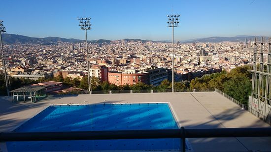 Über dem Schwimmstadion