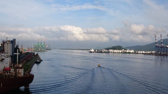 Blick zurück auf die Hafenanlagen