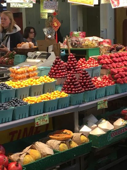 Markthalle auf Cranville Island mit vielen leckeren Sachen 