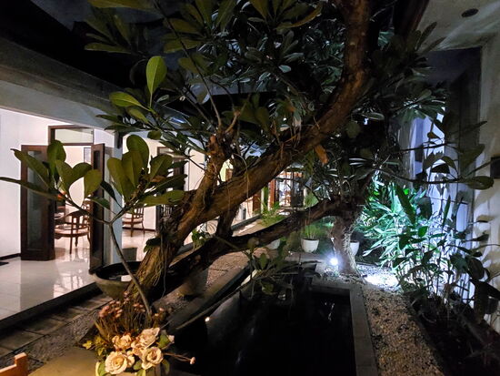 Innenhof des "Grand Marto" bei Nacht