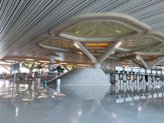 Modern, groß und ziemlich leer - Flughafen Yogyakarta