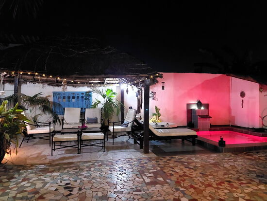 Abends in der Mandinka Lodge