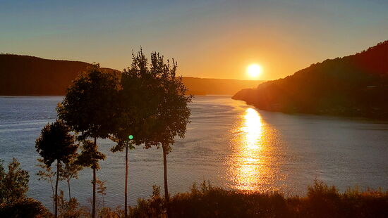 Sonnenuntergang über dem Río Valdivia