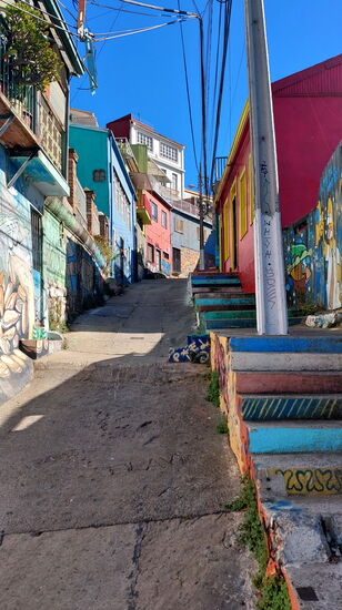Valparaíso ist bekannt für die Farben der Stadt