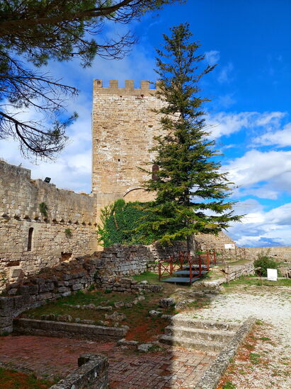 Im Castello di Lombardia in Enna