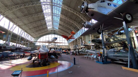 Flugzeughalle des Militärmuseums