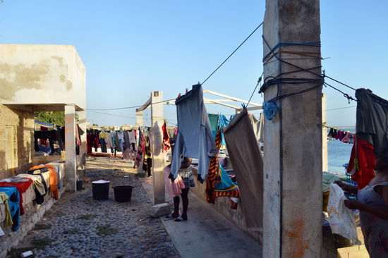 Nicht jede Hausfrau hat eine Waschmaschine daheim - öffentlicher Waschplatz in Sal Rei