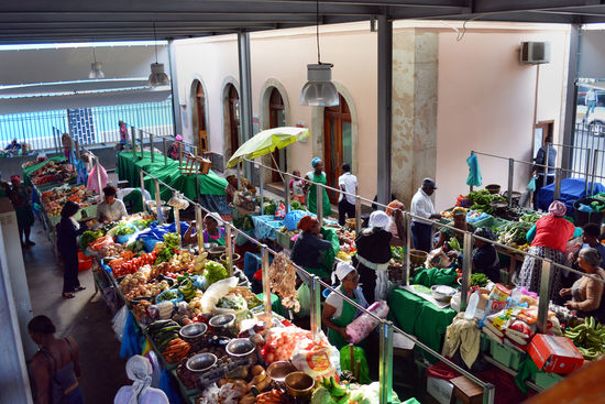 Afrikanisches Flair im Mercado Municipal von Praia