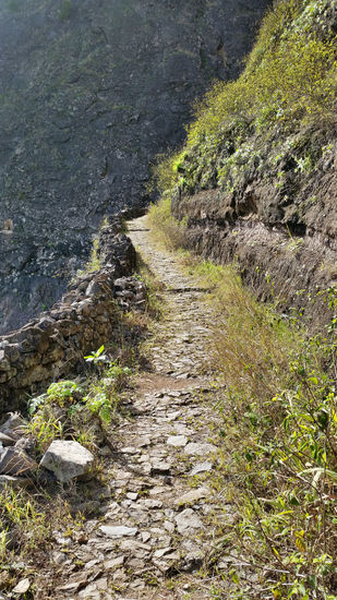 Nur für Wanderer oder Esel ist der Pfad zur Cova do Paúl geeignet.