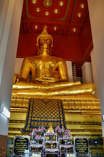 Buddha im Wihan Phra Mongkhon Bophit