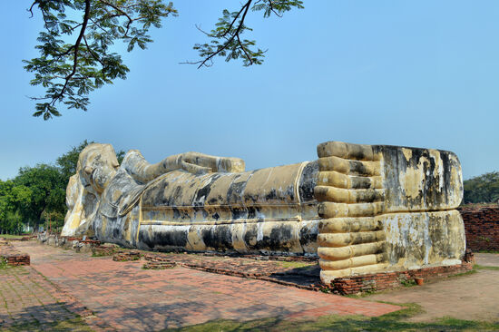 Liegender Buddha im Wat Lokaya Sutharam