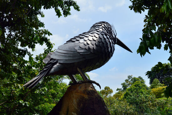 Eisvogel-Skulptur am Kingfisher Lake