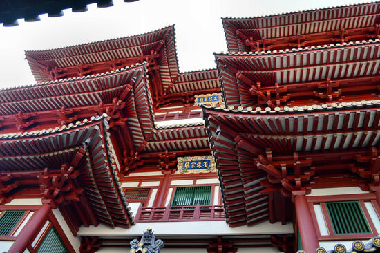 Sieht historisch aus, ist aber aus dem 21. Jahrhundert - der Buddha Tooth Relic Temple