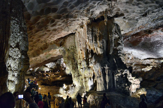 Tropfsteinhöhle Sung Sot (besser bekannt als Amazing Cave) - ein Highlight der Ha Long Bay und unserer Reise