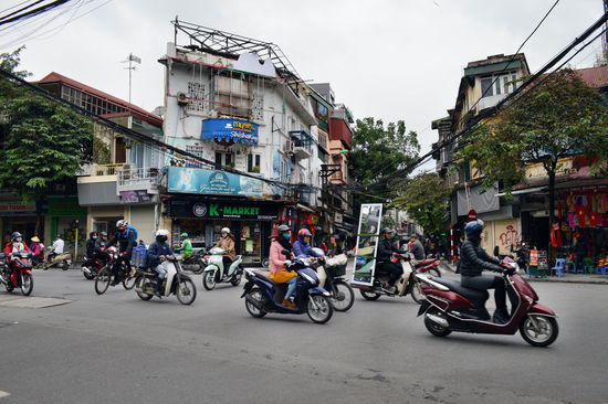 Der tägliche Moped-Wahnsinn auf den Straßen Hanois