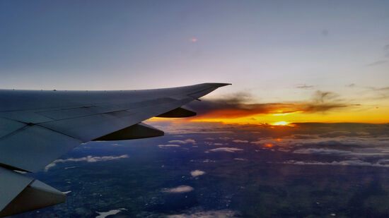Ein letzter Blick auf die untergehende Sonne über Paris