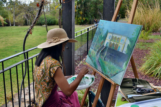 Eine talentierte junge Malerin