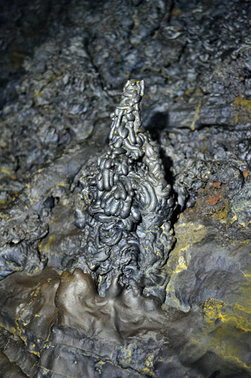 Formation im Lavatunnel - entstanden vor ca. 24.000 Jahren