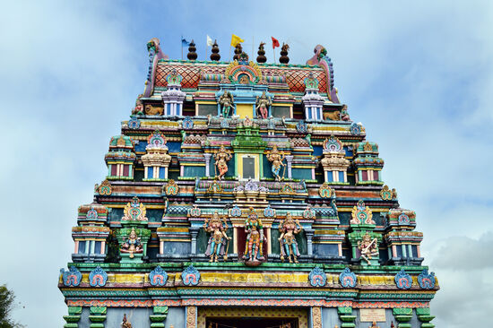 Bonbonbunt ist der Hindu-Tempel von Colosse