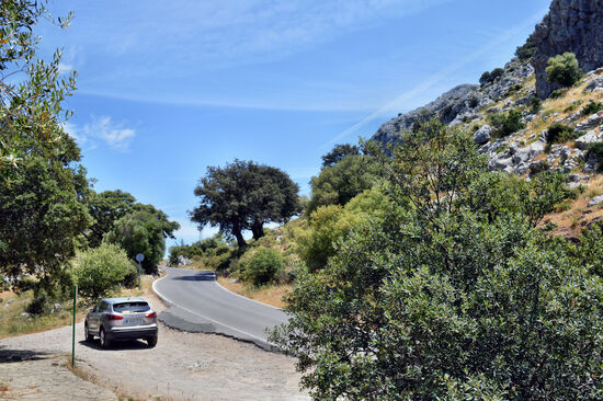 Unser Mietwagen an der Straße durch die Sierra de Grazalema