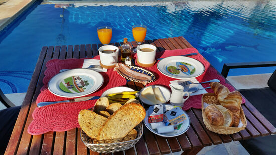 Frühstück am Pool zum Abschied