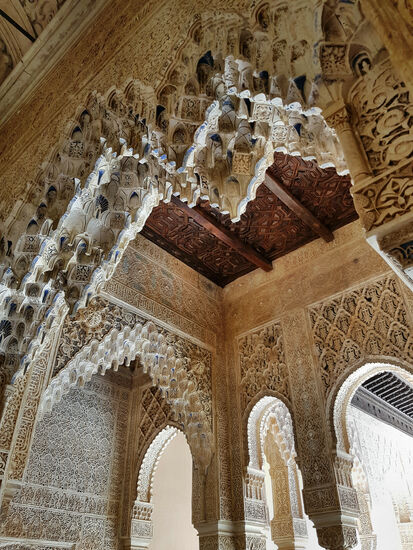 Muqarnas (Stalaktitengewölbe) in Vollendung