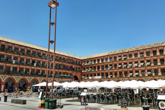 Plaza de la Corredera - einer der größten Plätze Andalusiens
