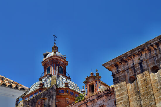 Kirche mit Storchennest in Carmona
