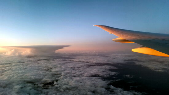Letzte Sonnenstrahlen auf der Tragfläche