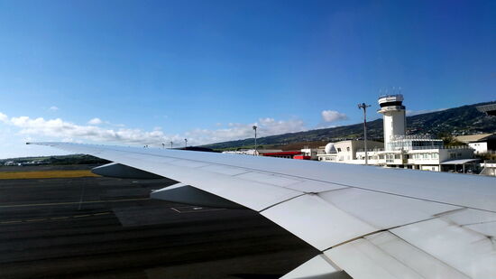 Im Paradies gelandet - am Flughafen von Saint-Denis