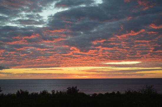 Farbenspiel nach Sonnenuntergang über dem Indischen Ozean