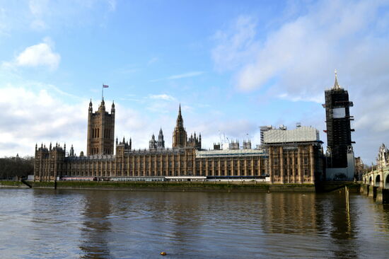 Houses of Parliament - mit dem eingerüsteten Big Ben