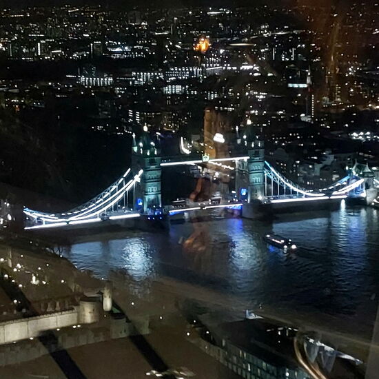 Nächtlicher Blick auf die Tower Bridge