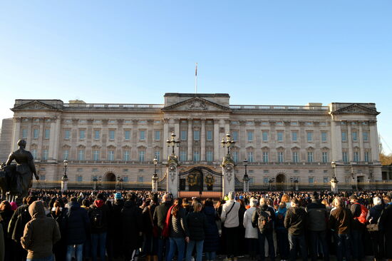 Auch im Winter ein Anziehungspunkt für Touristenmassen: Changing of the Guards vor dem Buckingham Palace