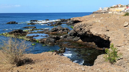 Felsküste zwischen den Stadtteilen Palamrejo und Cidadela