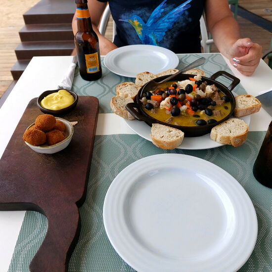 Leckere Vorspeisen im "Linha d'Água", direkt am Strand Prainha