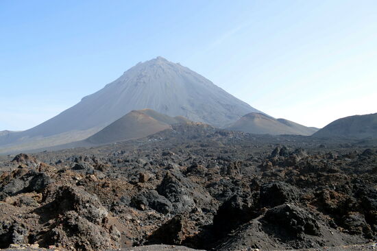 Schwarze Mondlandschaft am Pico do Fogo