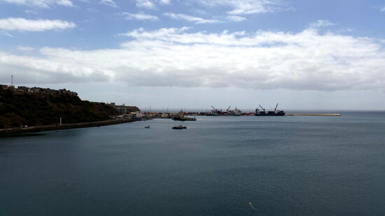 Blick auf den Hafen von Praia