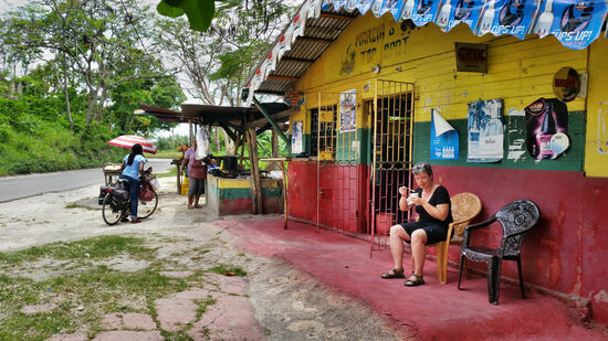Ein kurzer Schwatz von Marcia mit der Post, während ich die Suppe genieße.