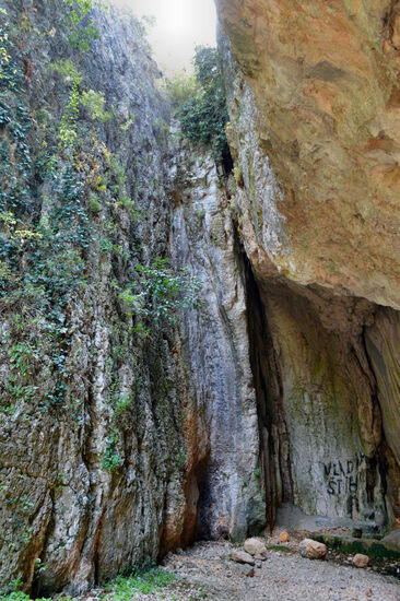 Zugang zur Quellhöhle
