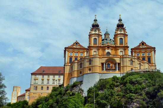 Blick von der Donau zum Stift Melk