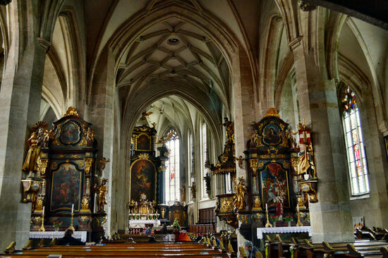Kein Knick in der Optik, sondern in der Längsachse der Kirche