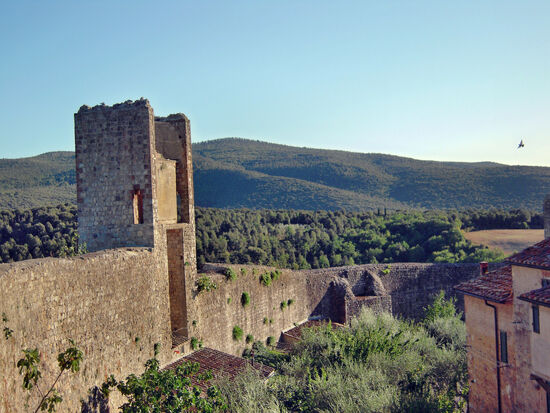 Schon Dante hat Monteriggioni und seine gewaltige Mauer besungen.