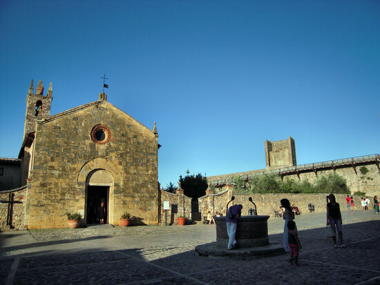 Der größte Platz von Monteriggioni