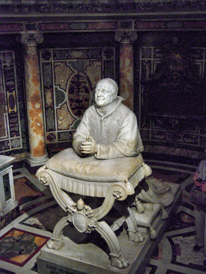 Statue des Papstes Pius IX. in Santa Maria Maggiore