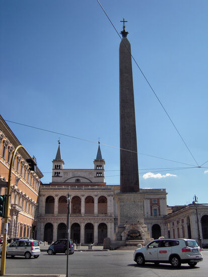 Seiteneingang der Lateranbasilika