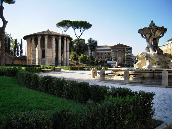 Rundtempel und Tritonbrunnen am Forum Boarium