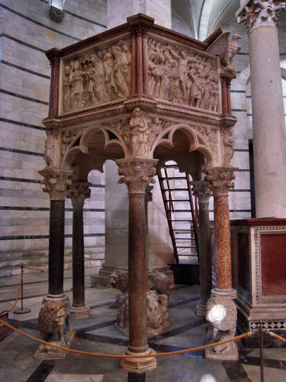 Pisano-Kanzel im Battistero von Pisa