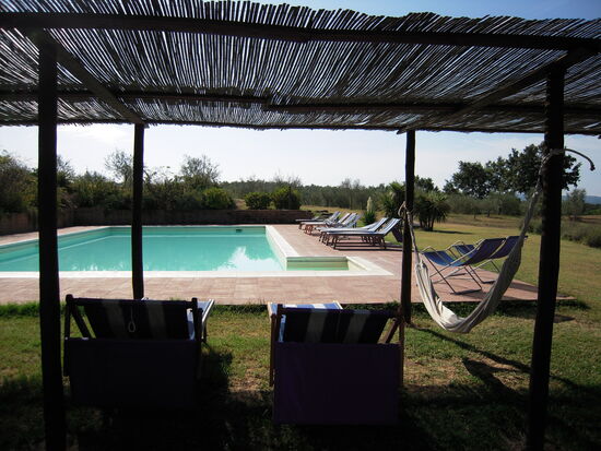 Der Pool lädt zur Entspannung ein